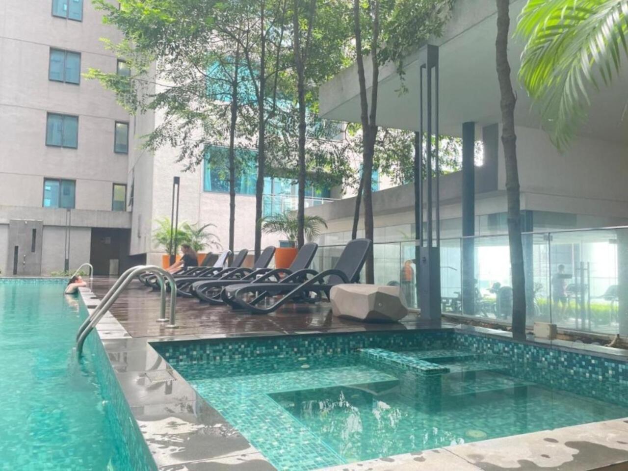 Summer Suites Klcc By Apartx Куала-Лумпур Экстерьер фото