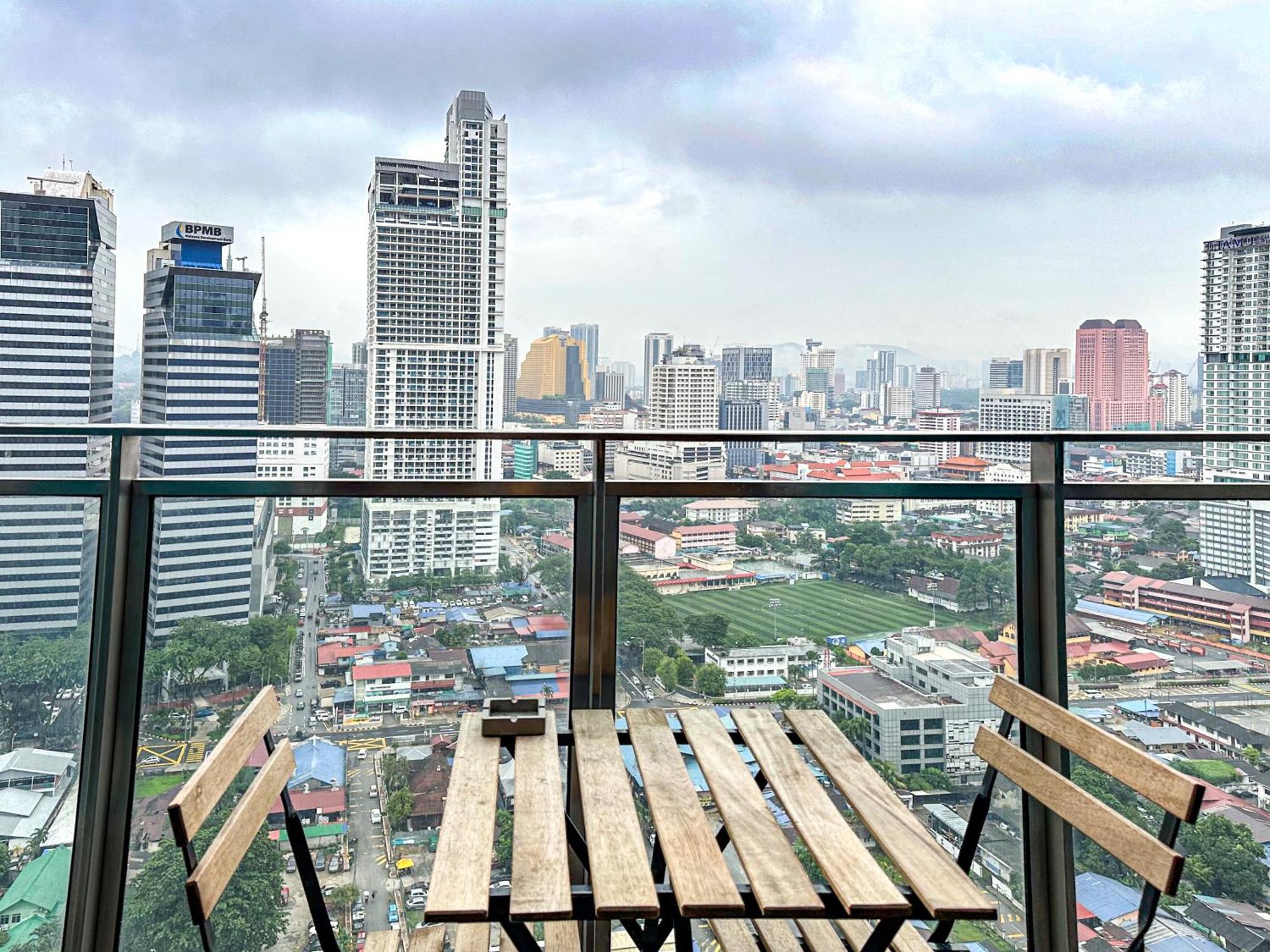 Summer Suites Klcc By Apartx Куала-Лумпур Экстерьер фото